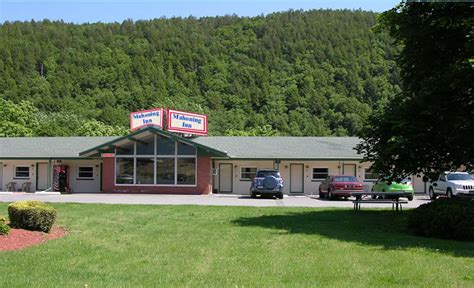 hotels near mahoning valley casino.